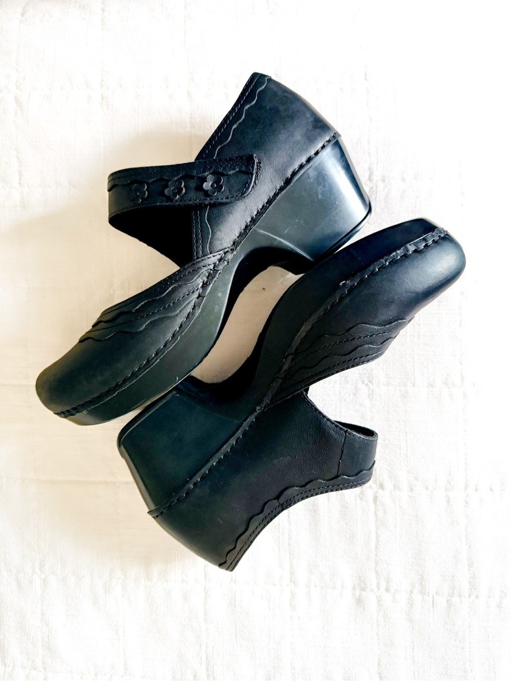 Dansko Harlow Black Leather Mary Jane Clogs – Size 9